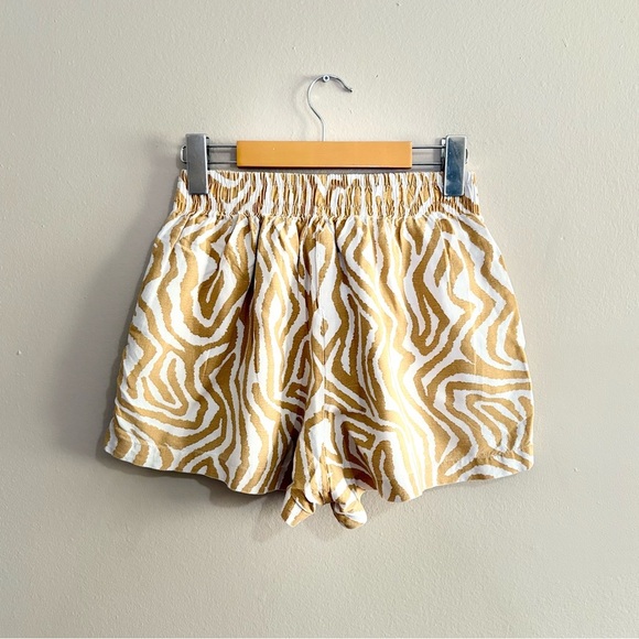 Dynamite High Waist Yellow & Cream Zebra Shorts Lined & Pockets - Picture 8 of 13